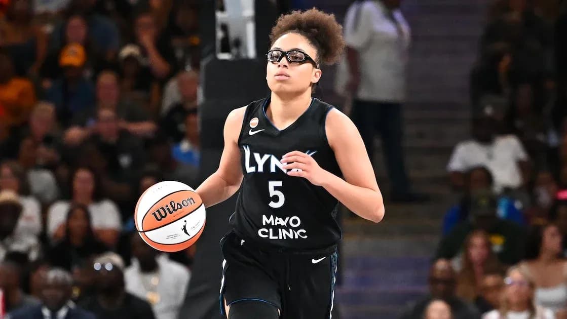 Joueuse dribblant le ballon pendant un match