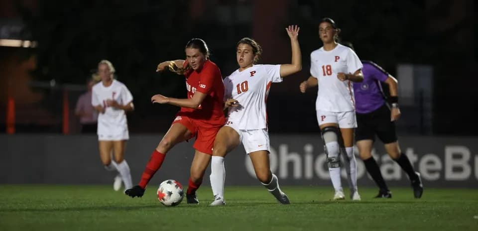 Joueuses en action lors d'un match de football
