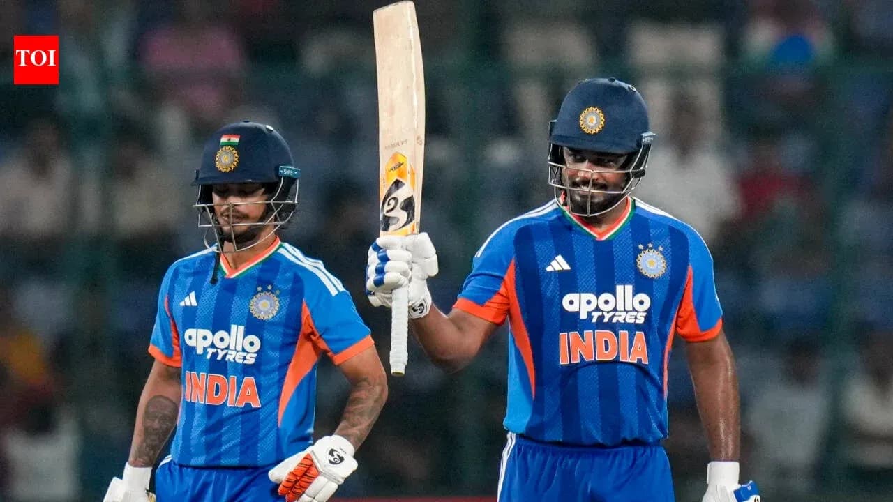Deux joueurs indiens célébrant un point au cricket