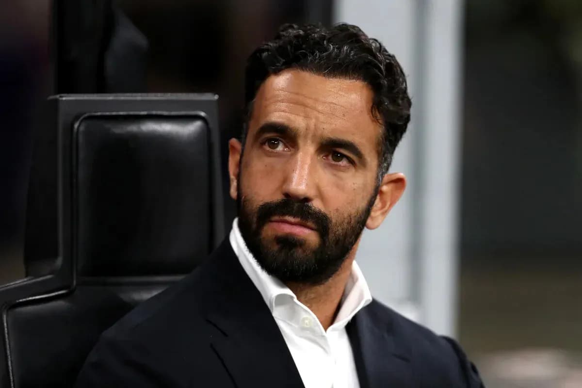 Entraîneur assis sur le banc pendant un match