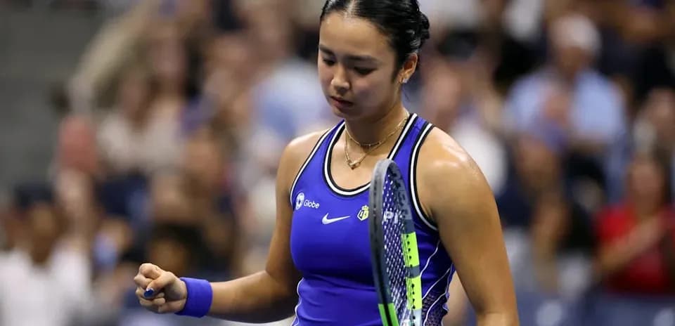 Joueuse de tennis célébrant un point pendant un match