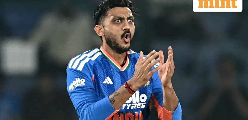 Joueur indien applaudit lors d'un match de cricket