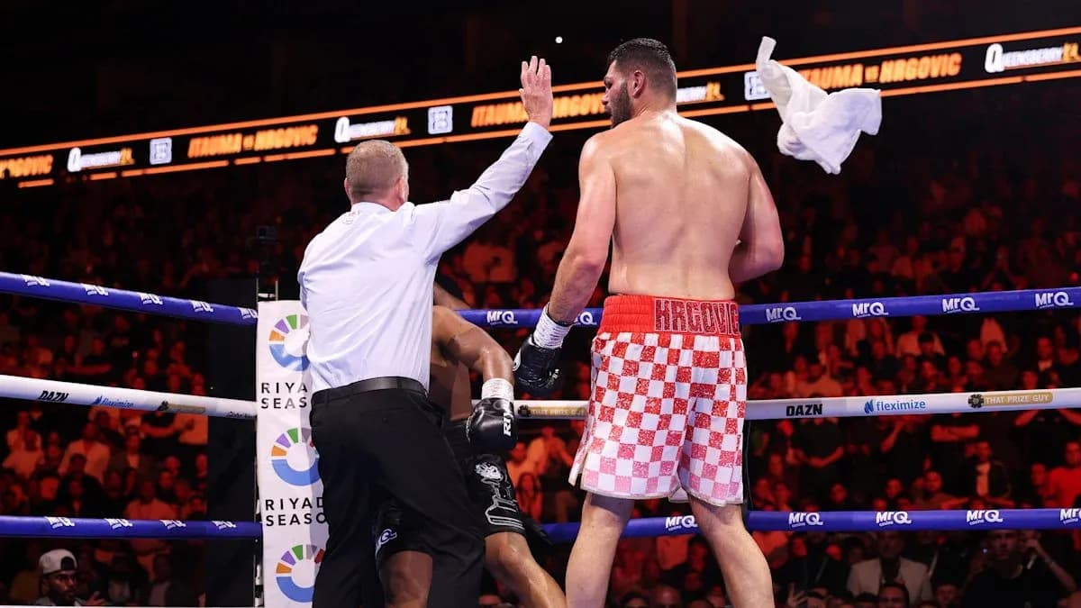 Arbitre arrêtant le combat de boxe Hrgovic
