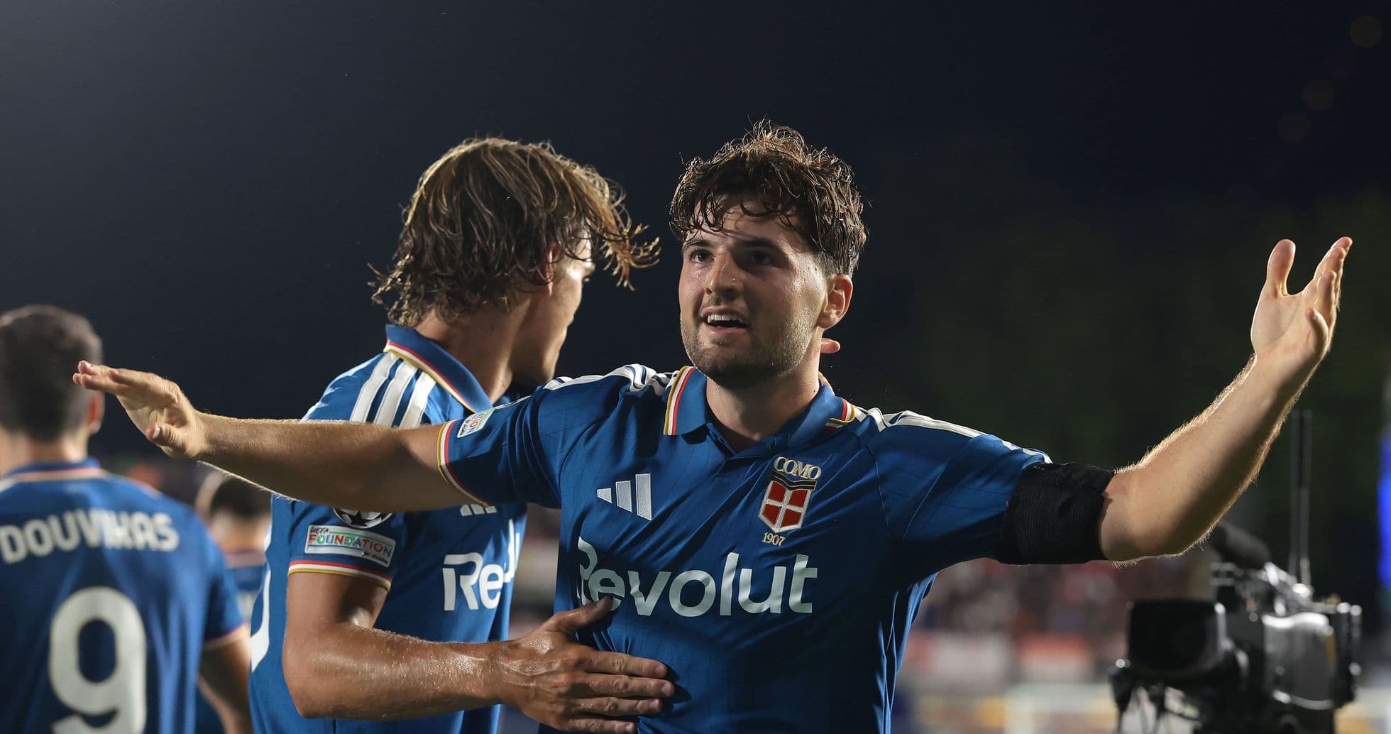 Joueurs célébrant un but lors d'un match