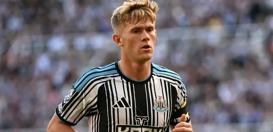 Joueur de Newcastle United en action sur le terrain