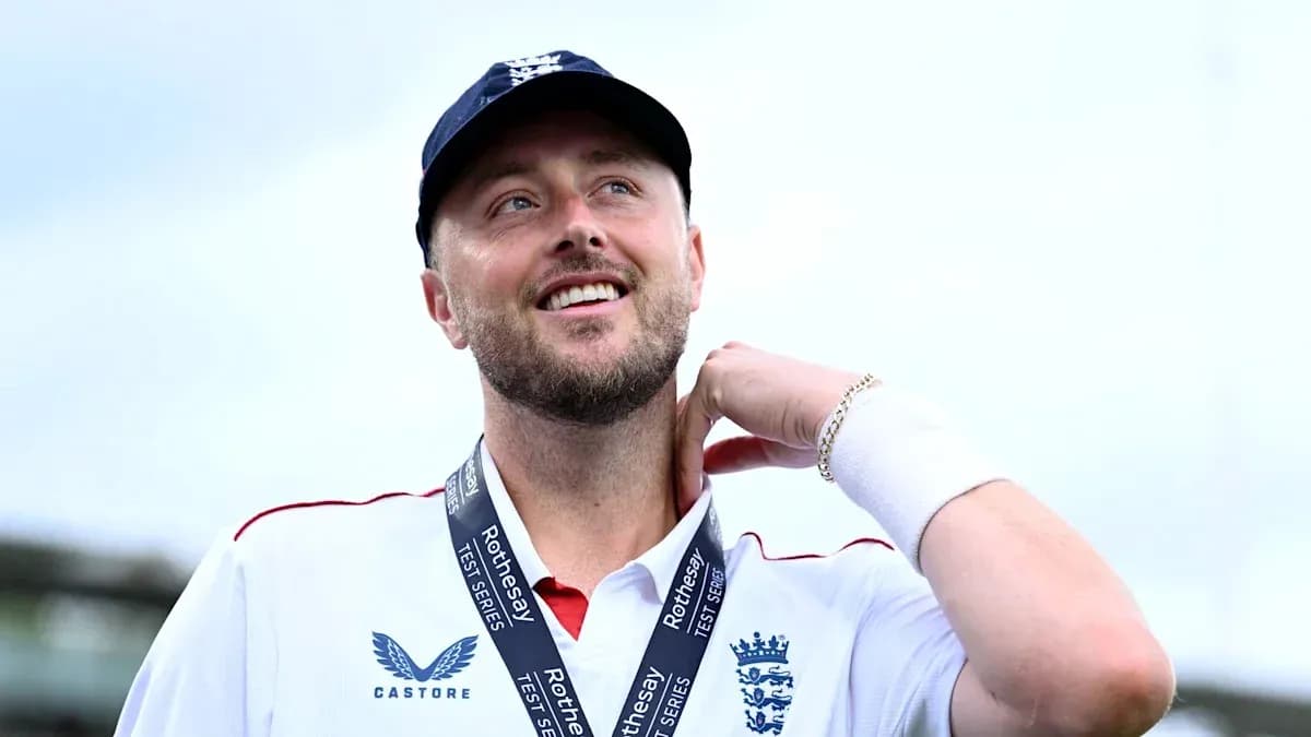 Joueur anglais portant une médaille après le match