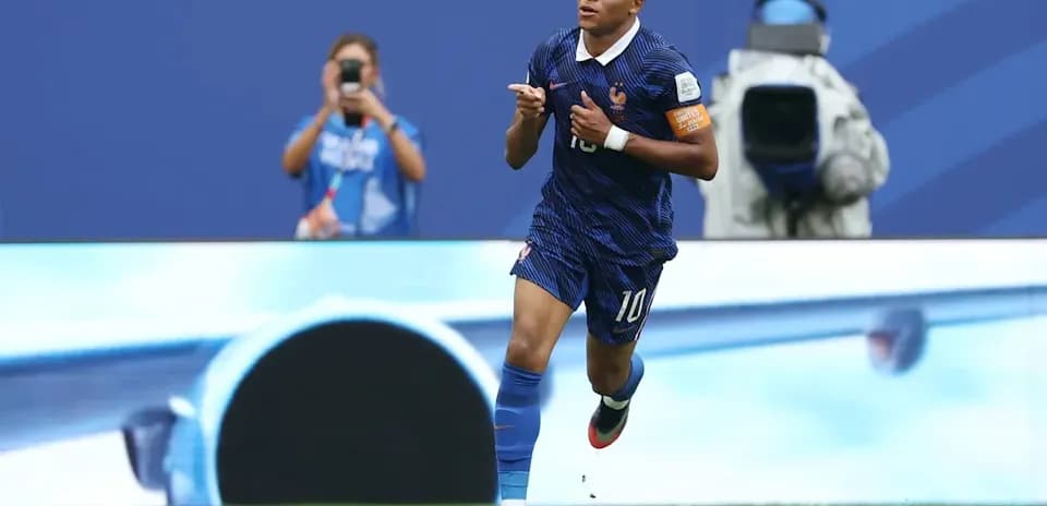 Joueur de France célébrant un but pendant le match