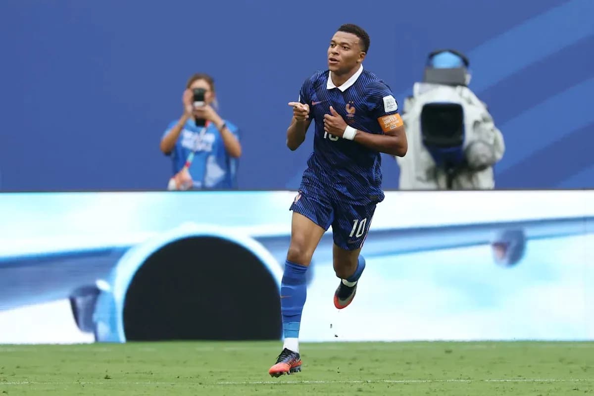 Joueur de France célébrant un but pendant le match