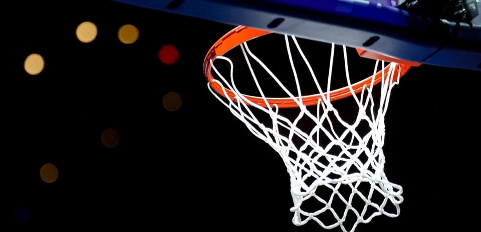 Panier de basket avec filet suspendu