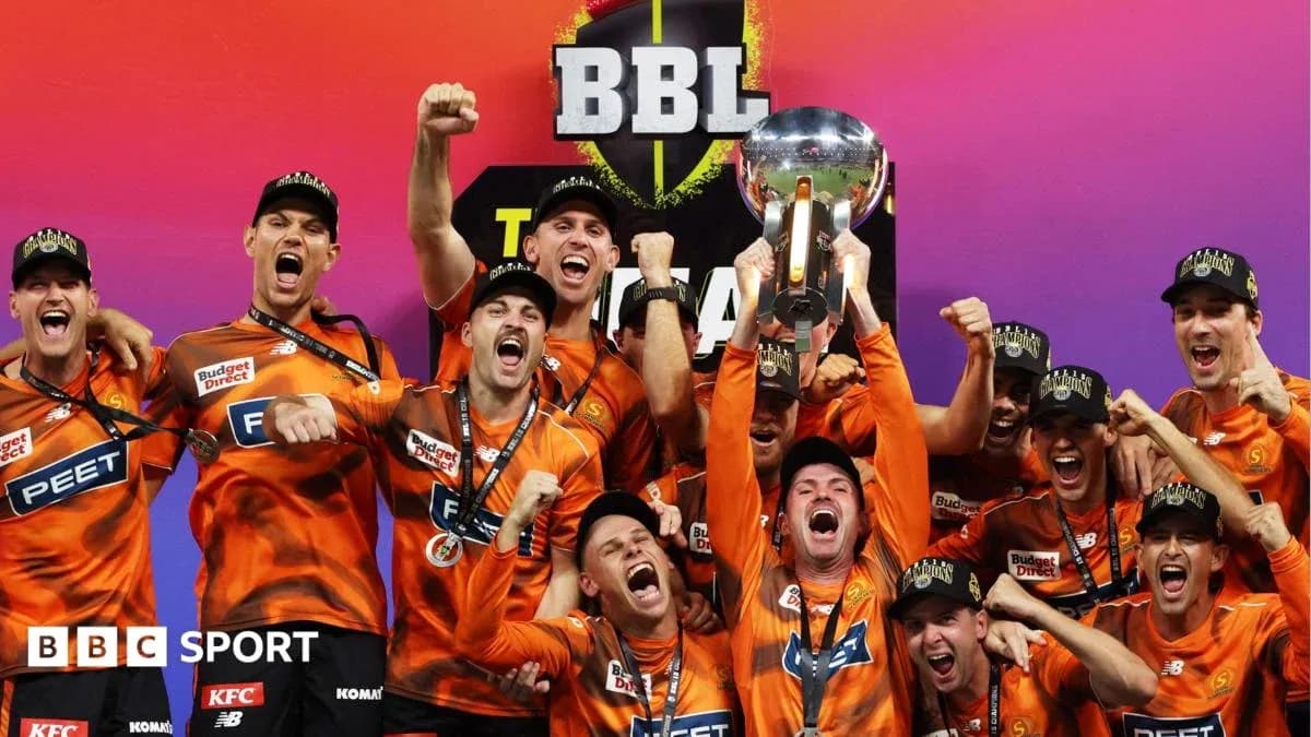 Équipe célébrant leur victoire avec le trophée BBL