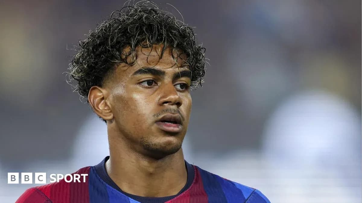 Joueur de Barcelone en uniforme sur le terrain