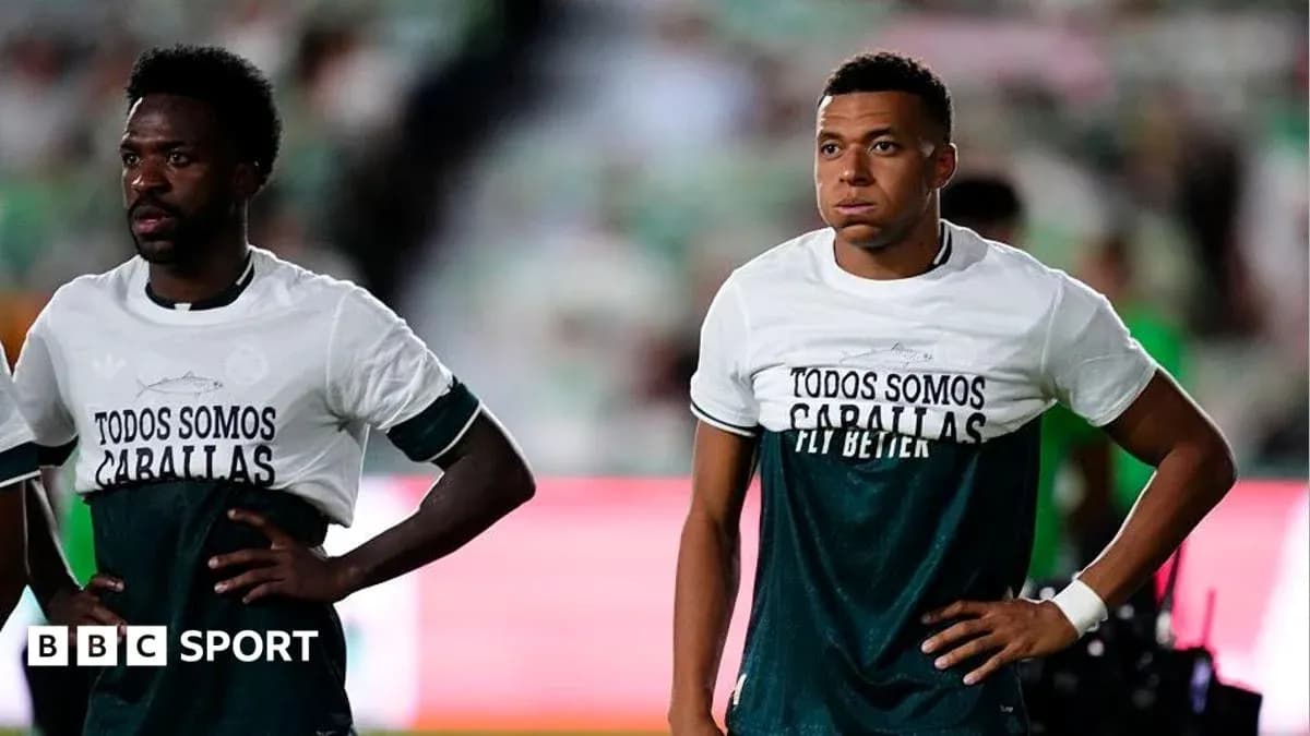 Joueurs portant des t-shirts avant le match