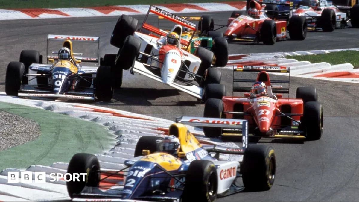 Voitures de Formule 1 en course sur circuit