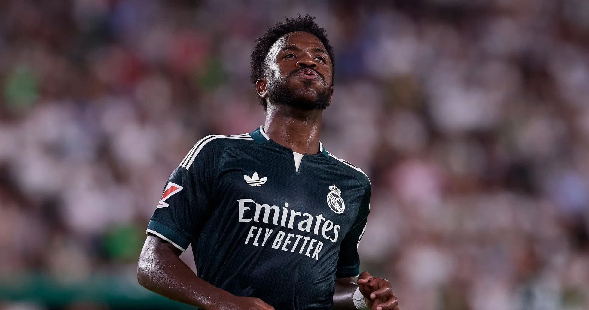 Joueur de football avec maillot du Real Madrid