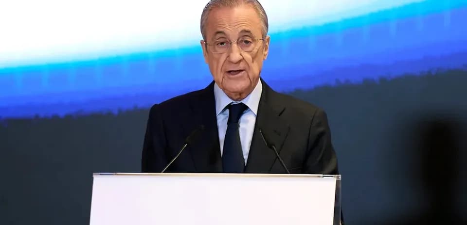Président parlant lors d'une conférence de presse