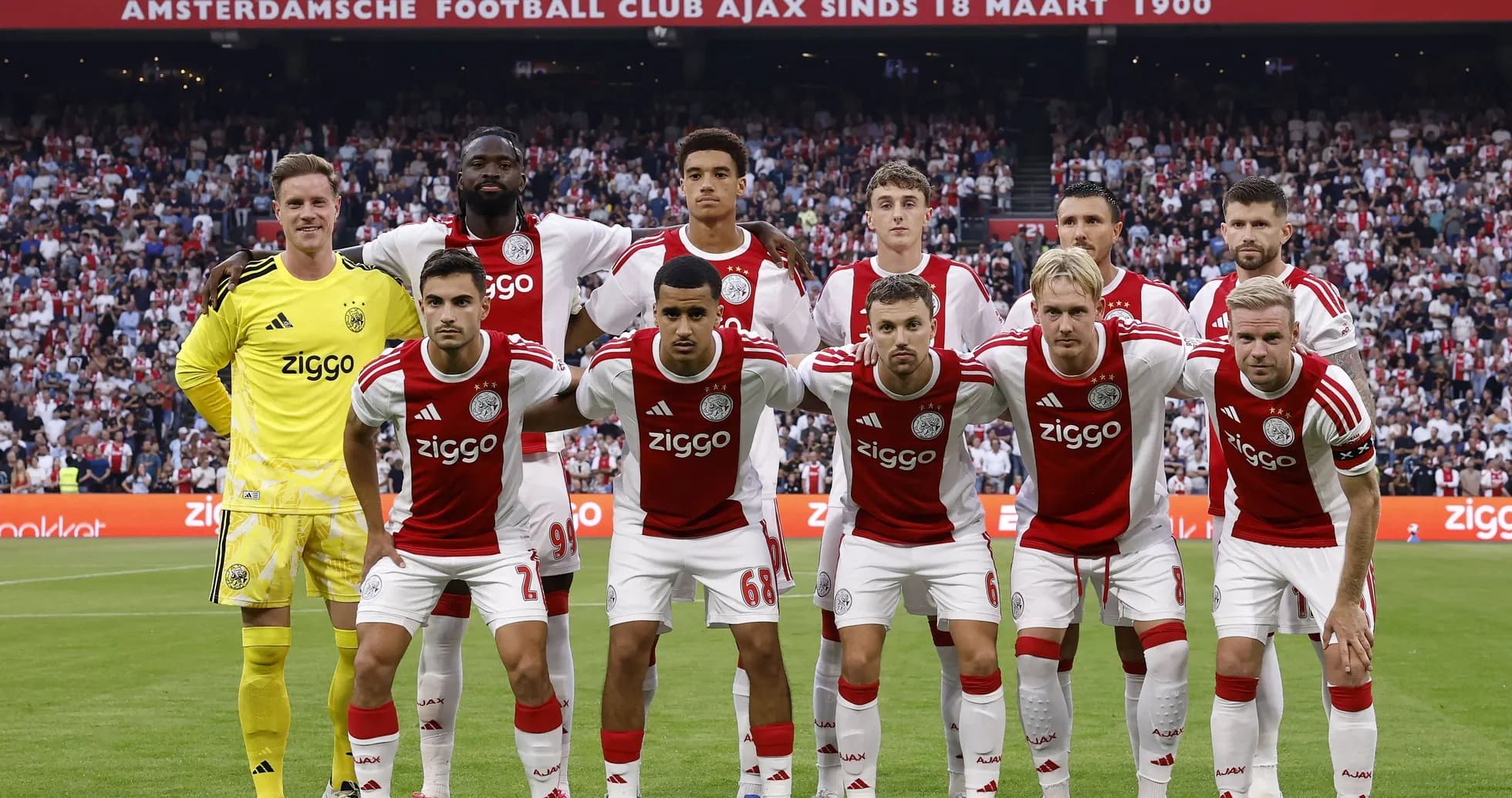 Équipe d'Ajax posant avant le match