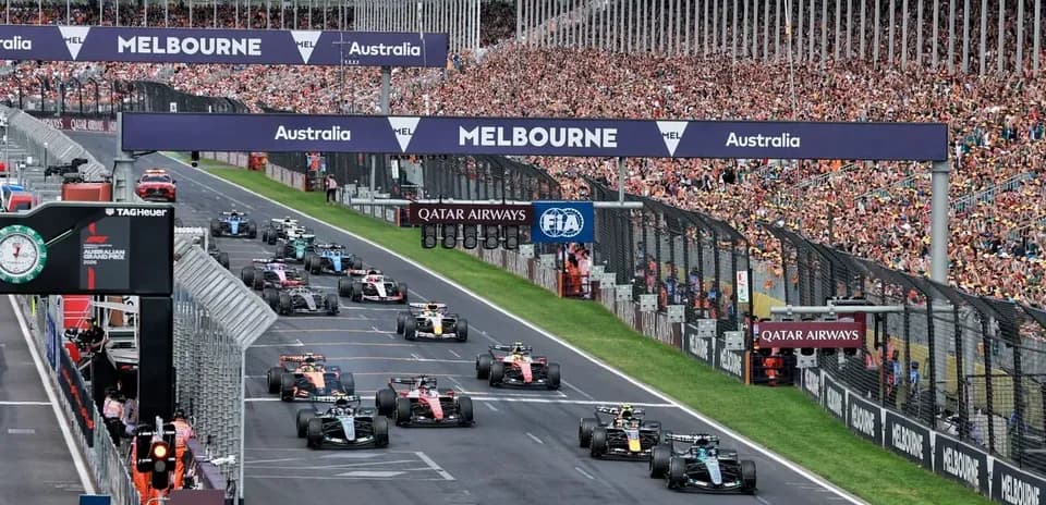 Voitures de Formule 1 au départ à Melbourne