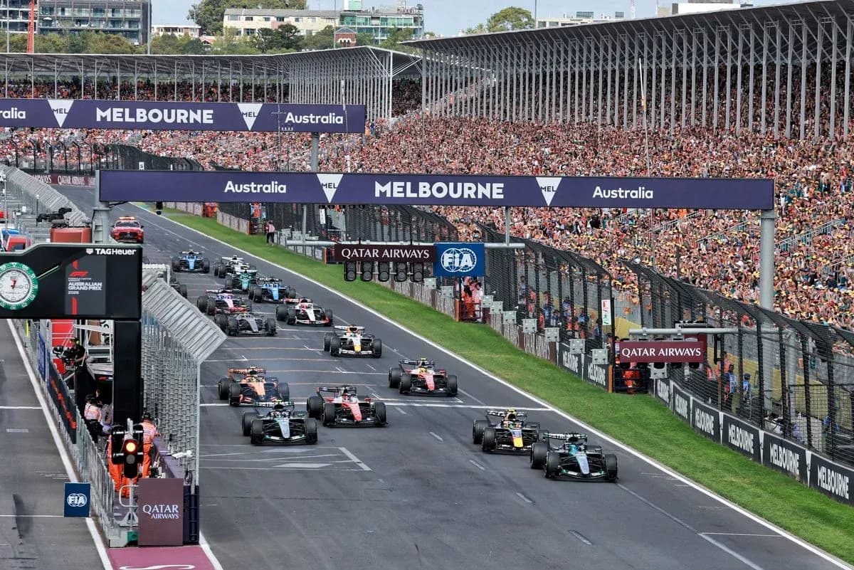 Voitures de Formule 1 au départ à Melbourne