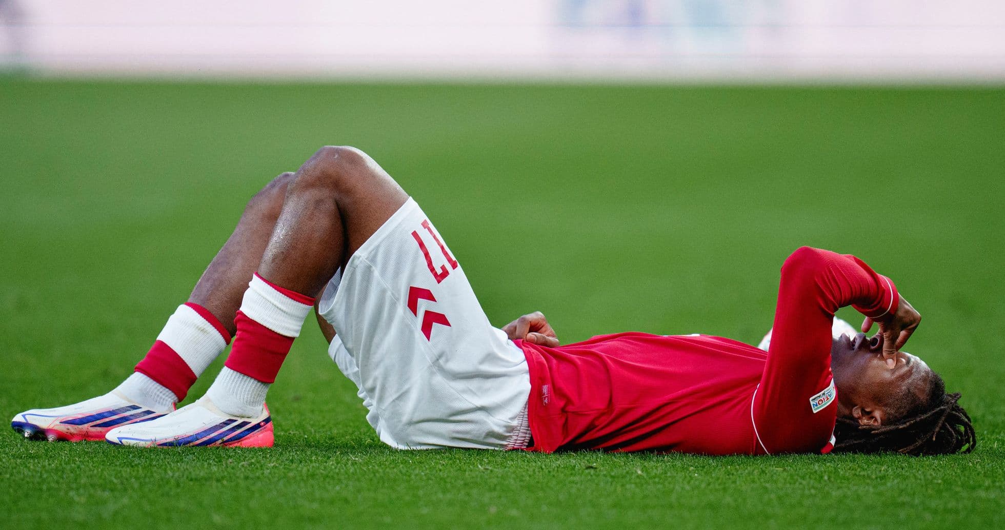 Manchester United subit un nouveau coup dur avec la blessure de Patrick Dorgu, confirmé par Brian Riemer