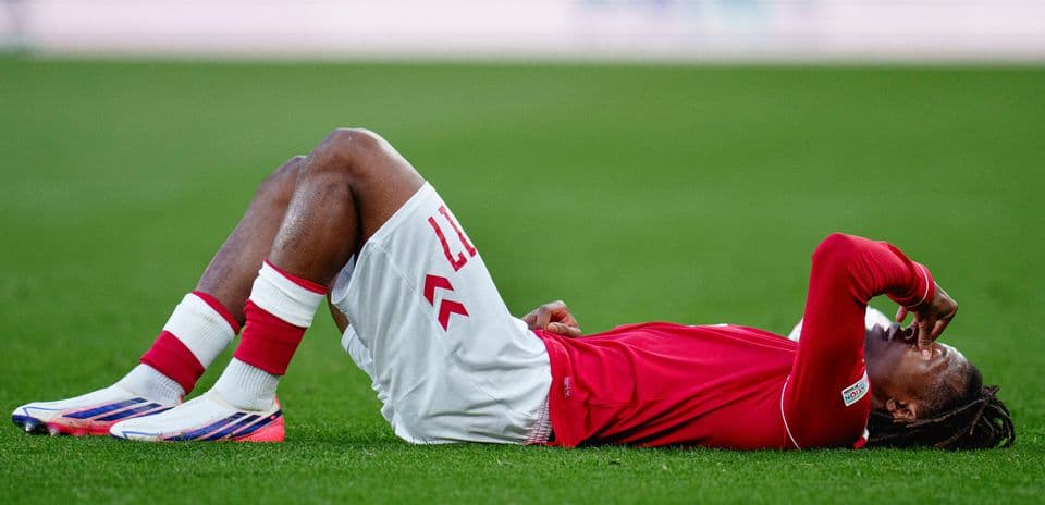 Manchester United subit un nouveau coup dur avec la blessure de Patrick Dorgu, confirmé par Brian Riemer