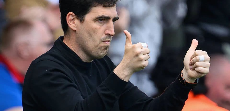 Andoni Iraola doit miser sur un joueur oublié de Liverpool