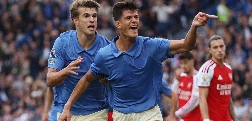 Chema Andres savoure son premier but remarquable avec Brighton lors de la victoire 3-0 contre Arsenal