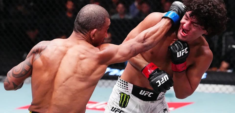 Raul Rosas Jr. revient sur la fin terrifiante de son combat contre Raoni Barcelos à l'UFC Vegas 121