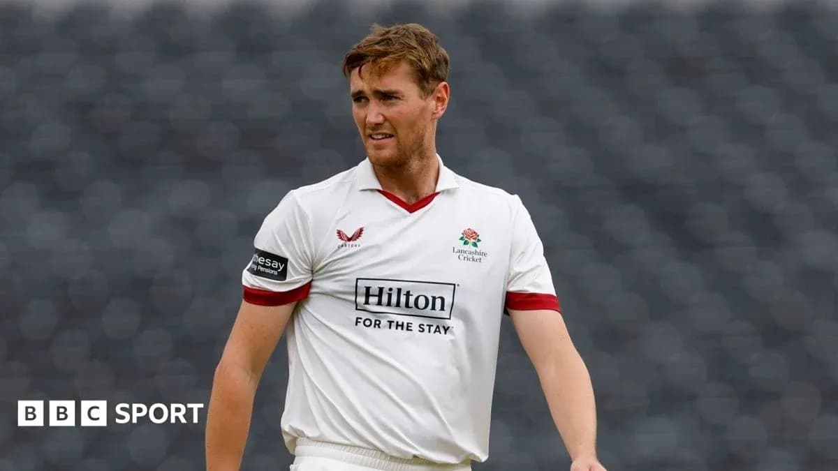 Joueur de cricket de Lancashire sur le terrain Joueur de cricket de Lancashire sur le terrain