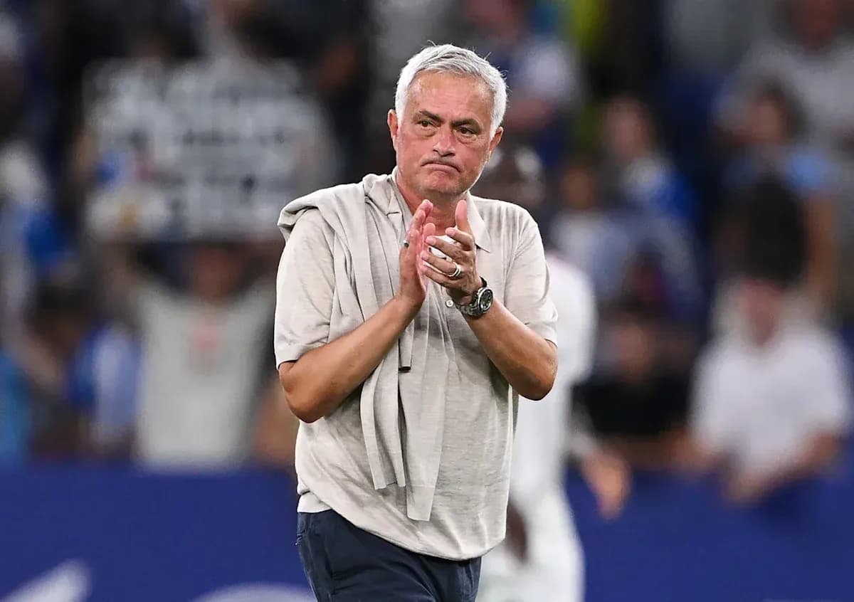 Entraîneur applaudissant après un match Entraîneur applaudissant après un match