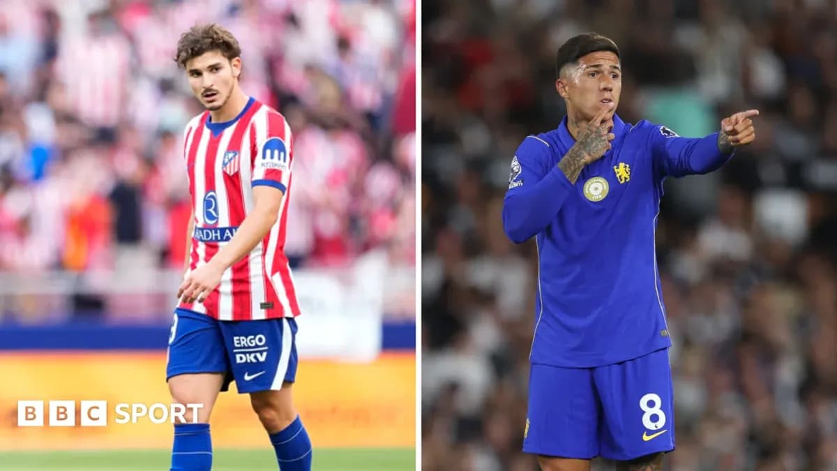 Deux joueurs en action, un d'Atlético et un de Chelsea Deux joueurs en action, un d'Atlético et un de Chelsea