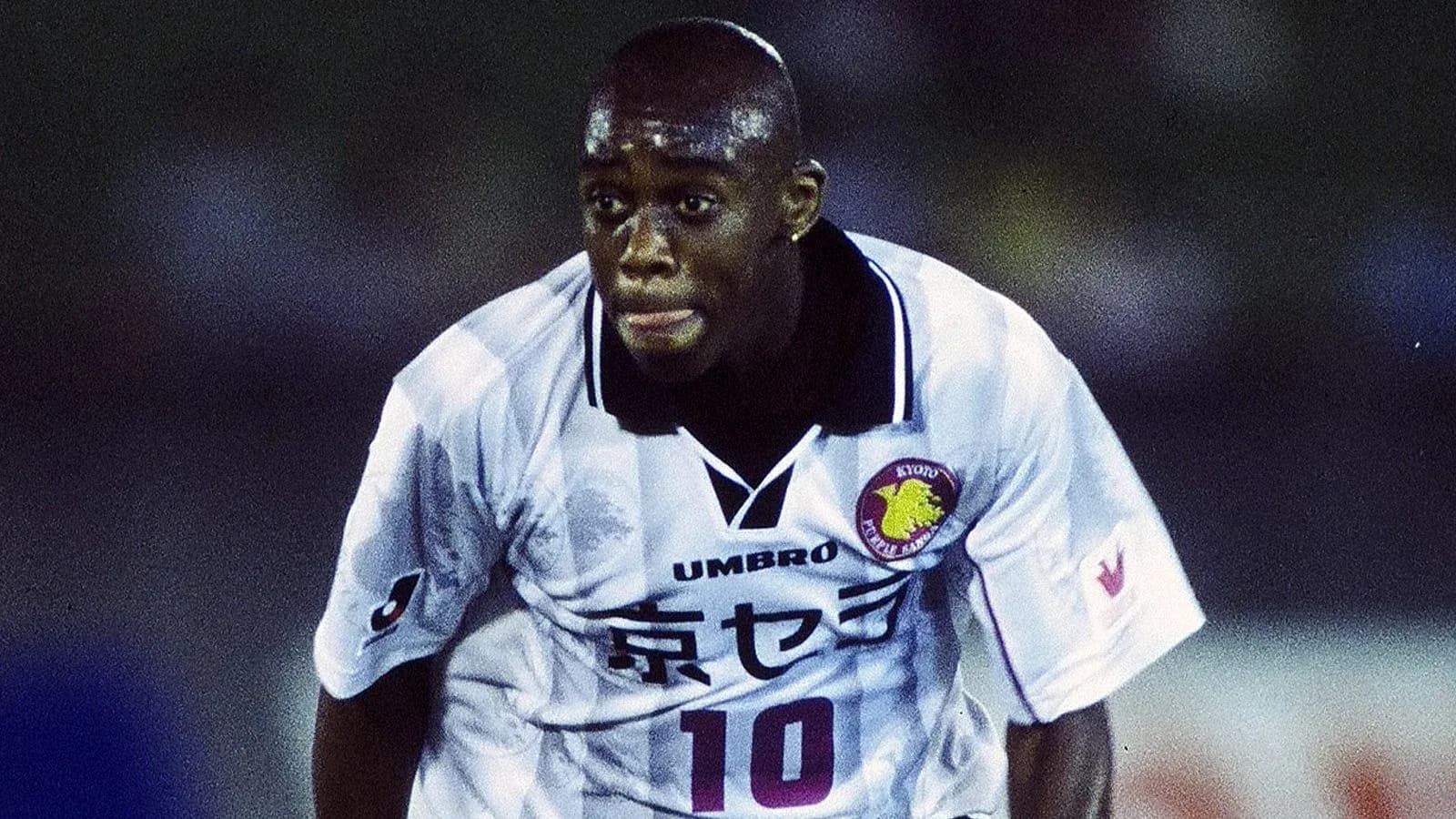 Joueur portant le maillot de Kyoto Purple Sanga Joueur portant le maillot de Kyoto Purple Sanga