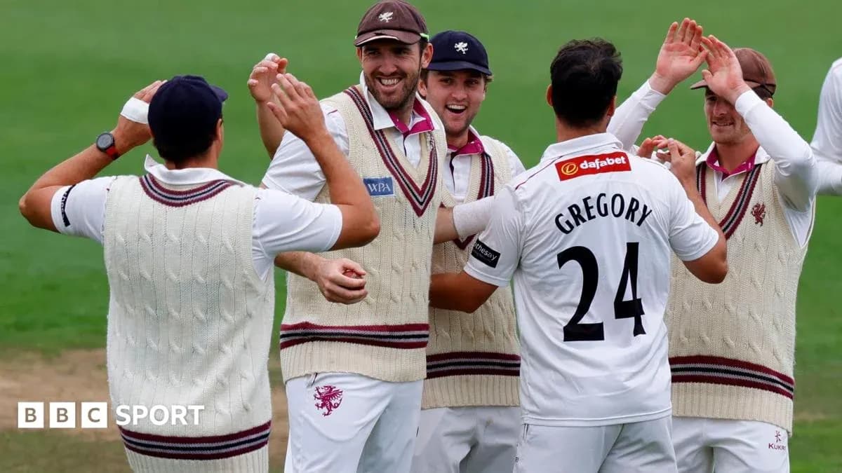 Équipe de cricket de Somerset célébrant une prise Équipe de cricket de Somerset célébrant une prise