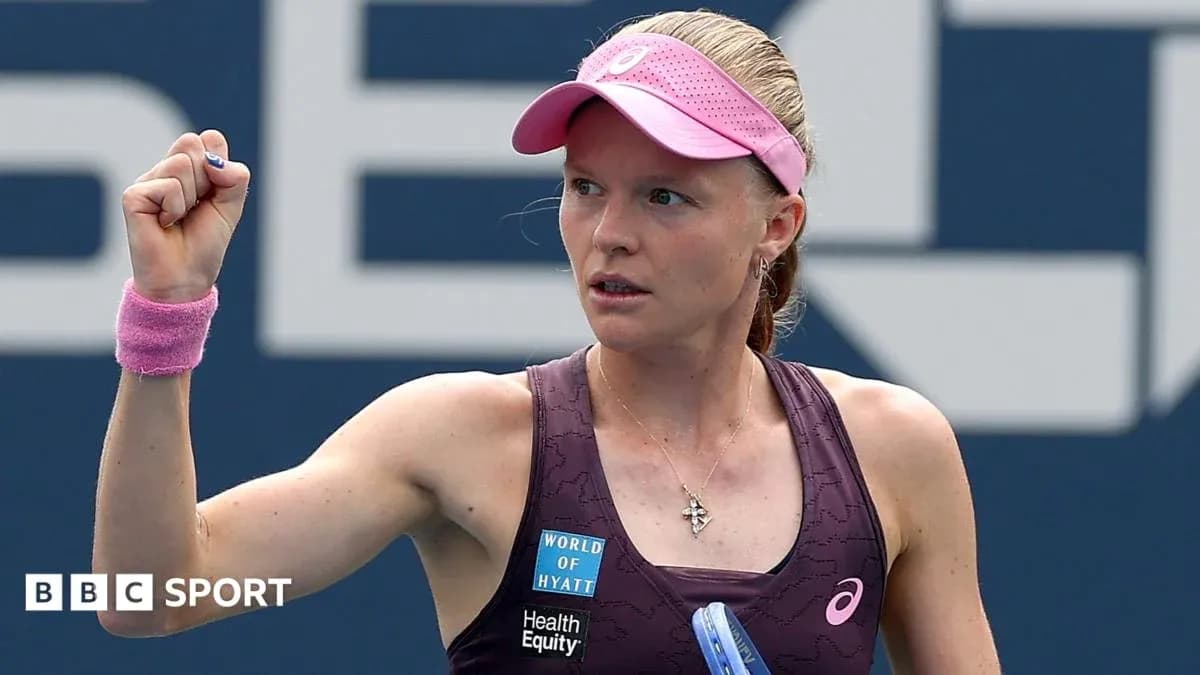 Joueuse de tennis célébrant un point gagné Joueuse de tennis célébrant un point gagné