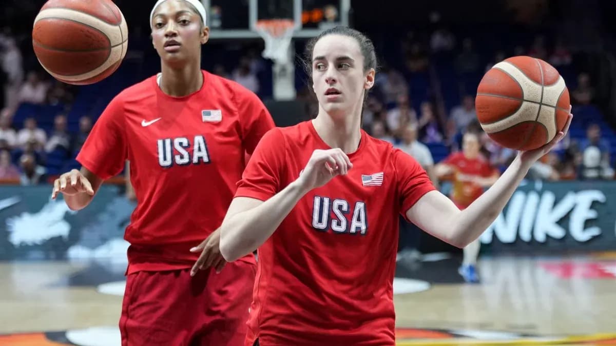 Joueuses de l'équipe USA s'échauffant avec un ballon Joueuses de l'équipe USA s'échauffant avec un ballon
