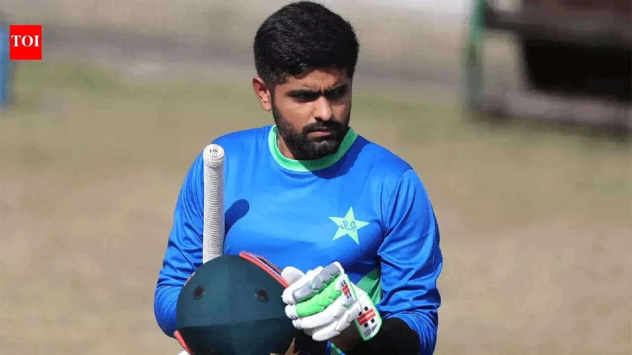 Joueur de cricket avec un bâton sur le terrain Joueur de cricket avec un bâton sur le terrain