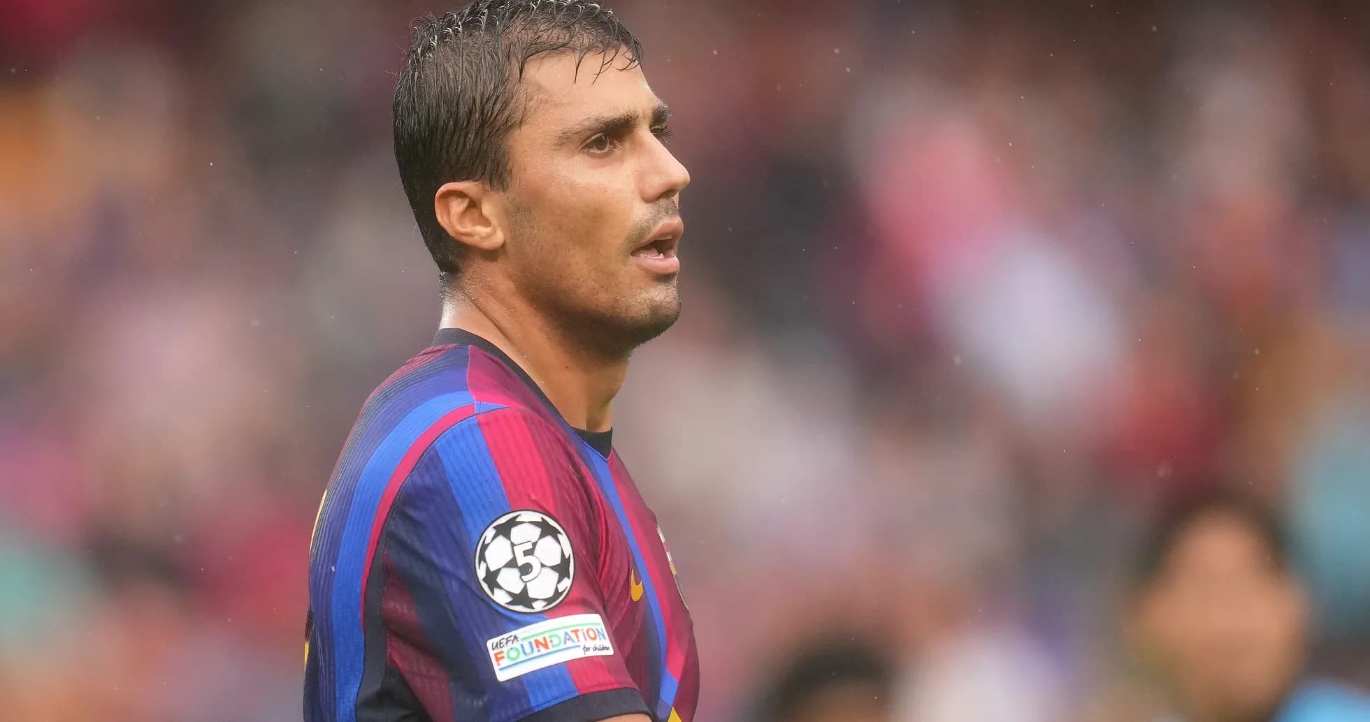 Joueur de Barcelone sur le terrain pendant un match Joueur de Barcelone sur le terrain pendant un match