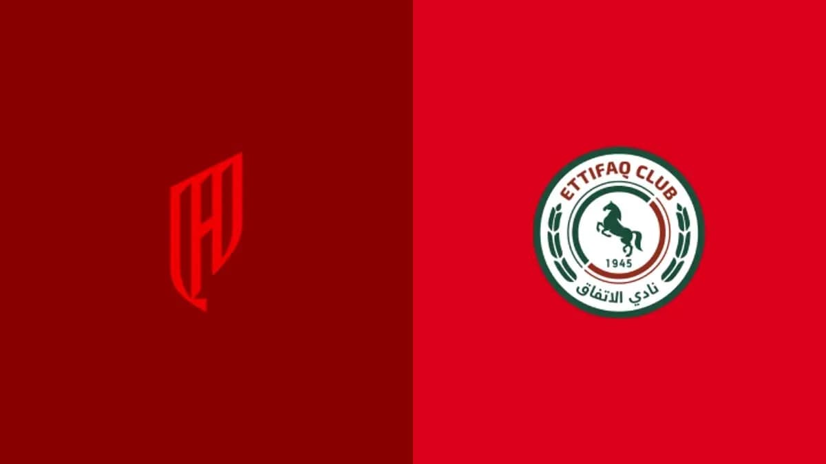 Logos de Al-Faisaly et Ettifaq sur fond rouge Logos de Al-Faisaly et Ettifaq sur fond rouge