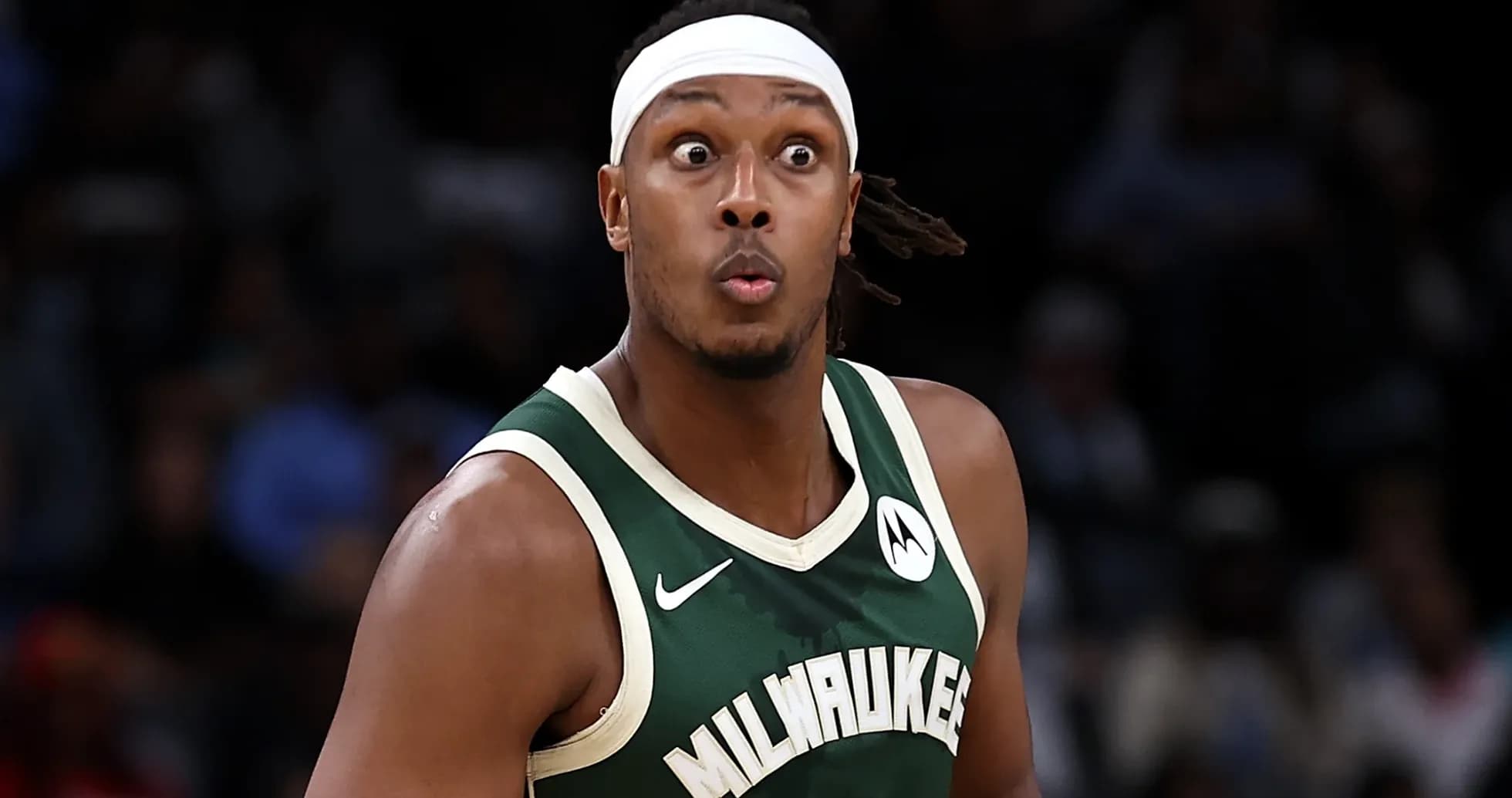 Joueur de Milwaukee réagissant pendant un match Joueur de Milwaukee réagissant pendant un match