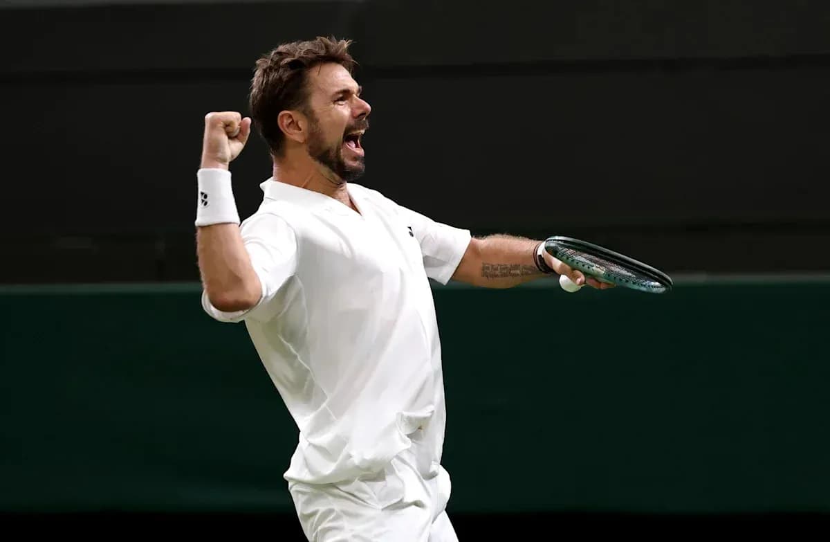 Joueur de tennis célébrant après un point gagné Joueur de tennis célébrant après un point gagné