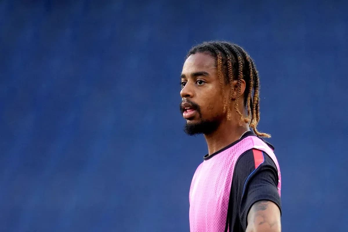 Joueur en survêtement rose lors d'un entraînement Joueur en survêtement rose lors d'un entraînement